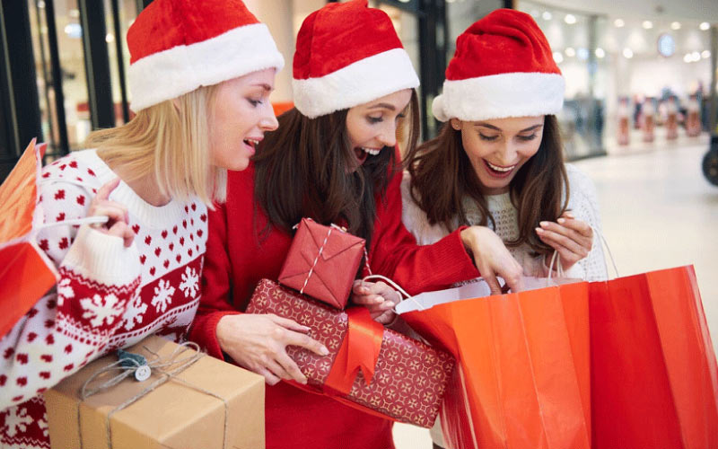 Christmas Shopping Made Easy: Skip the Parking Hassle with Coach or Mini Bus Hire!